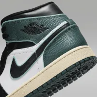 Nike Air Jordan 1 Mid SE жіноча Кросівки колір білий