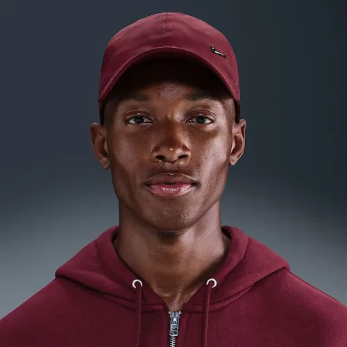 Nike Dri-FIT Club Unstructuколір червоний Metal Swoosh Cap колір червоний