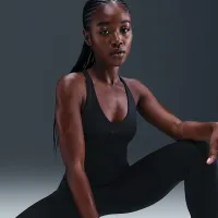 Nike Universa женская Medium-Support Padded Sports Bra Tank цвет черный
