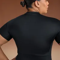 NikeSKIMS Shine жіноча Mock-Neck Short-Sleeve Top колір чорний