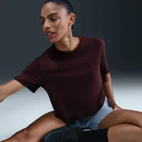 Nike One Relaxed женская Dri-FIT Cropped Short-Sleeve Top цвет красный