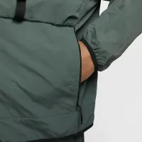 Nike Tech мужские Woven Куртка цвет зеленый
