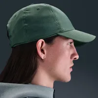 Nike Dri-FIT Club Unstructuколір червоний Metal Swoosh Cap колір сірий