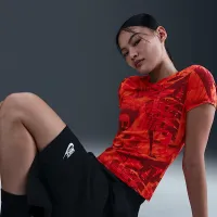 Nike Sportswear жіноча Slim футболка колір червоний
