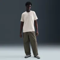 Nike Sportswear Premium Essentials чоловічі футболка колір сірий