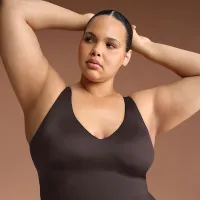 NikeSKIMS Shine женская V-Neck Tank Top цвет коричневый