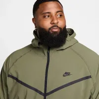 Nike Tech мужские Woven Куртка цвет зеленый
