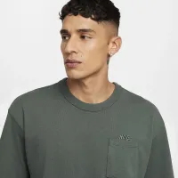 Nike Sportswear Premium Essentials чоловічі Pocket футболка колір зелений