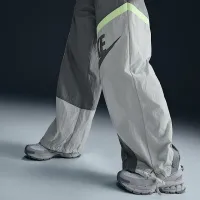 Nike Sportswear женская Mid-Rise Loose Woven Open-Hem Pants цвет серый