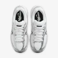 Nike Air Max Moto 2K жіноча Кросівки колір білий