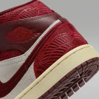 Nike Air Jordan 1 Mid SE жіноча Кросівки колір червоний