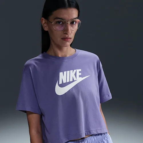 Nike Sportswear Essential жіноча Cropped Logo футболка колір фіолетовий