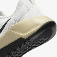Nike MC Trainer 3 чоловічі для тренування Кросівки колір білий