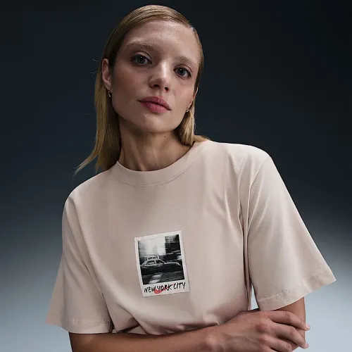 Nike Sportswear жіноча Crew-Neck футболка колір коричневий