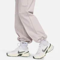 Nike Sportswear Everything Wovens жіноча Mid-Rise Open-Hem Pants колір фіолетовий