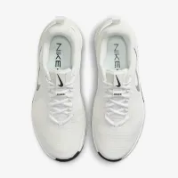 Nike MC Trainer 3 Premium жіноча для тренування Кросівки колір білий