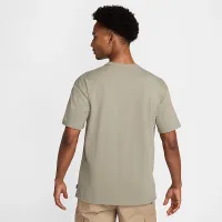 Nike Sportswear Premium Essentials чоловічі Pocket футболка колір зелений