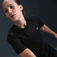 Nike Swift жіноча Dri-FIT Short-Sleeve Running Top колір чорний