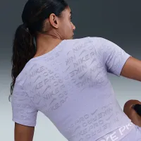 Nike Pro женская Dri-FIT Short-Sleeve Cropped Jacquard Top цвет фиолетовый