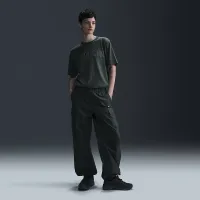 Nike Sportswear женская Loose Short-Sleeve Graphic футболка цвет зеленый