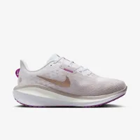 Nike Vomero 17 жіноча Road Running Кросівки (Extra Wide) колір фіолетовий