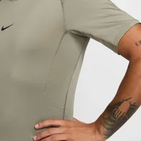 Nike Pro мужские Dri-FIT Tight Short-Sleeve Fitness Top цвет зеленый