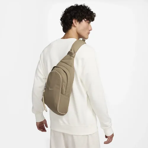 Nike Sportswear Essentials Sling сумка (8L) цвет коричневый