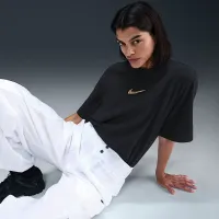 Nike Sportswear женская Loose Short-Sleeve Graphic футболка цвет черный