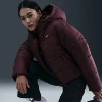 Nike Sportswear Classic Puffer жіноча Therma-FIT Loose Hooded Куртка колір червоний