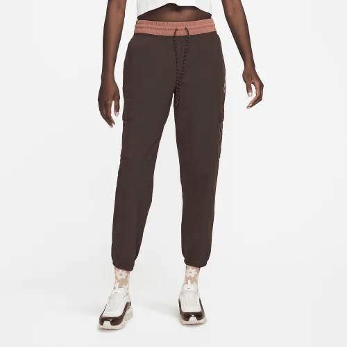 Nike Sportswear Women’s Woven Sports Utility Cargo Pants колір коричневий