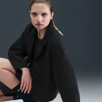 Nike Sportswear Tech Fleece женская Tailoцвет красный Куртка цвет черный