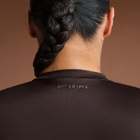 NikeSKIMS Shine жіноча Mock-Neck Short-Sleeve Top колір коричневий