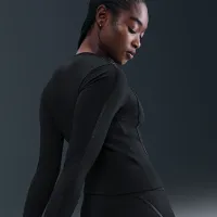 Nike One Fitted жіноча Dri-FIT Long-Sleeve Top колір чорний