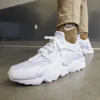 Nike Air Huarache жіноча Кросівки колір білий