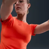 Nike Form жіноча Short-Sleeve Top колір червоний