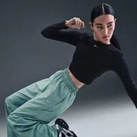 Nike Sportswear Classic женская Mid-Rise Open-Hem Pants цвет зеленый