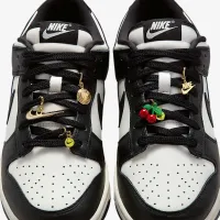 Nike Dunk Low SE жіноча Кросівки колір білий