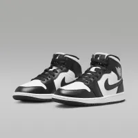 Nike Air Jordan 1 Mid жіноча Кросівки колір білий