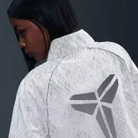 Nike Kobe жіноча Lightweight Woven Куртка колір білий