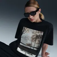 Nike Sportswear женская Short-Sleeve Graphic футболка цвет черный