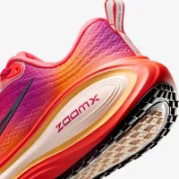 Nike Vomero Plus SE женская Road Running Кроссовки цвет красный