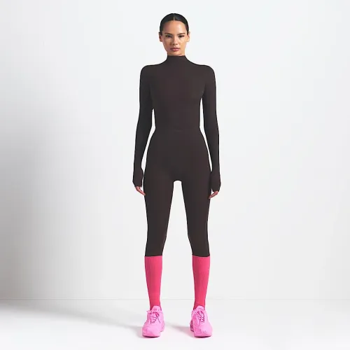 NikeSKIMS Weightless Layers женская С высокой Талией V-Panel лосины цвет коричневый