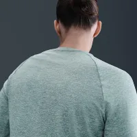 Nike Swift женская Dri-FIT UV Long-Sleeve Crew-Neck Running Top цвет зеленый