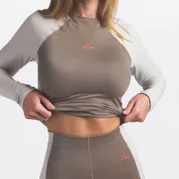 NikeSKIMS Shine женская Long-Sleeve Crew-Neck Top цвет коричневый