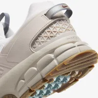 Nike Zoom Vomero Roam чоловічі Winterized Кросівки колір сірий