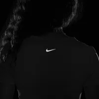 Nike One Fitted жіноча Dri-FIT Short-Sleeve Cropped Top колір зелений