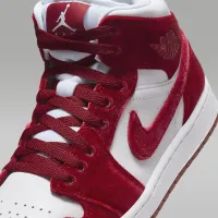 Nike Air Jordan 1 Mid SE жіноча Кросівки колір білий