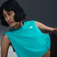 Nike Sportswear Club жіноча Sleeveless Cropped Graphic футболка колір зелений