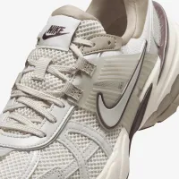 Nike V2K Run женская Кроссовки цвет коричневый