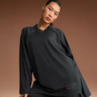 NikeSKIMS Airy жіноча оверсайз V-Neck Long-Sleeve Top колір чорний